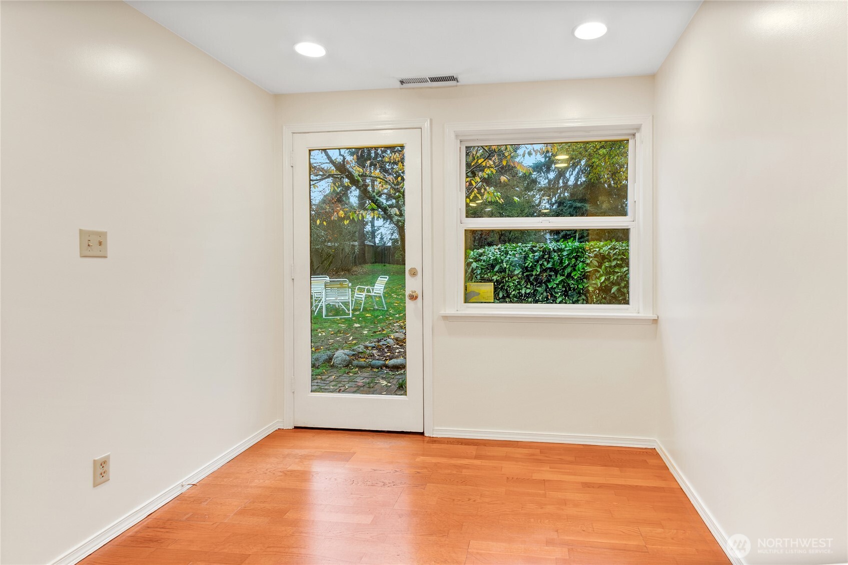 1316 Southwest 116th Street Seattle, WA 98146 - Photo 12 of 26