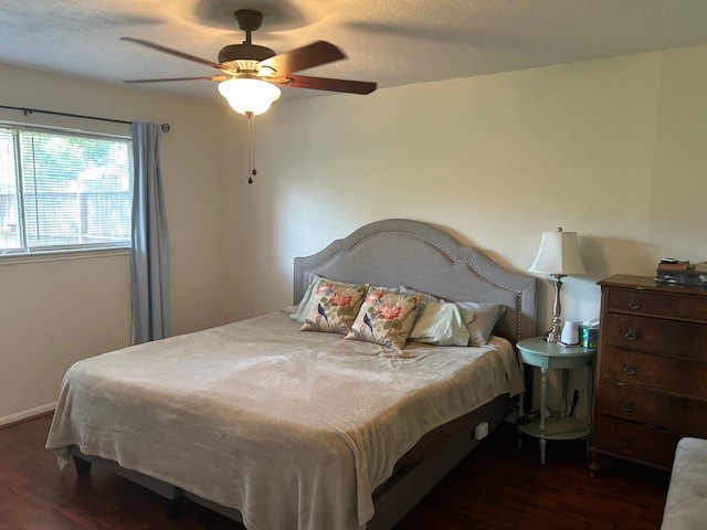 9615 Colleen Road Houston, TX 77080 - Photo 6 of 18 MASTER BEDROOM DOWNSTAIRS