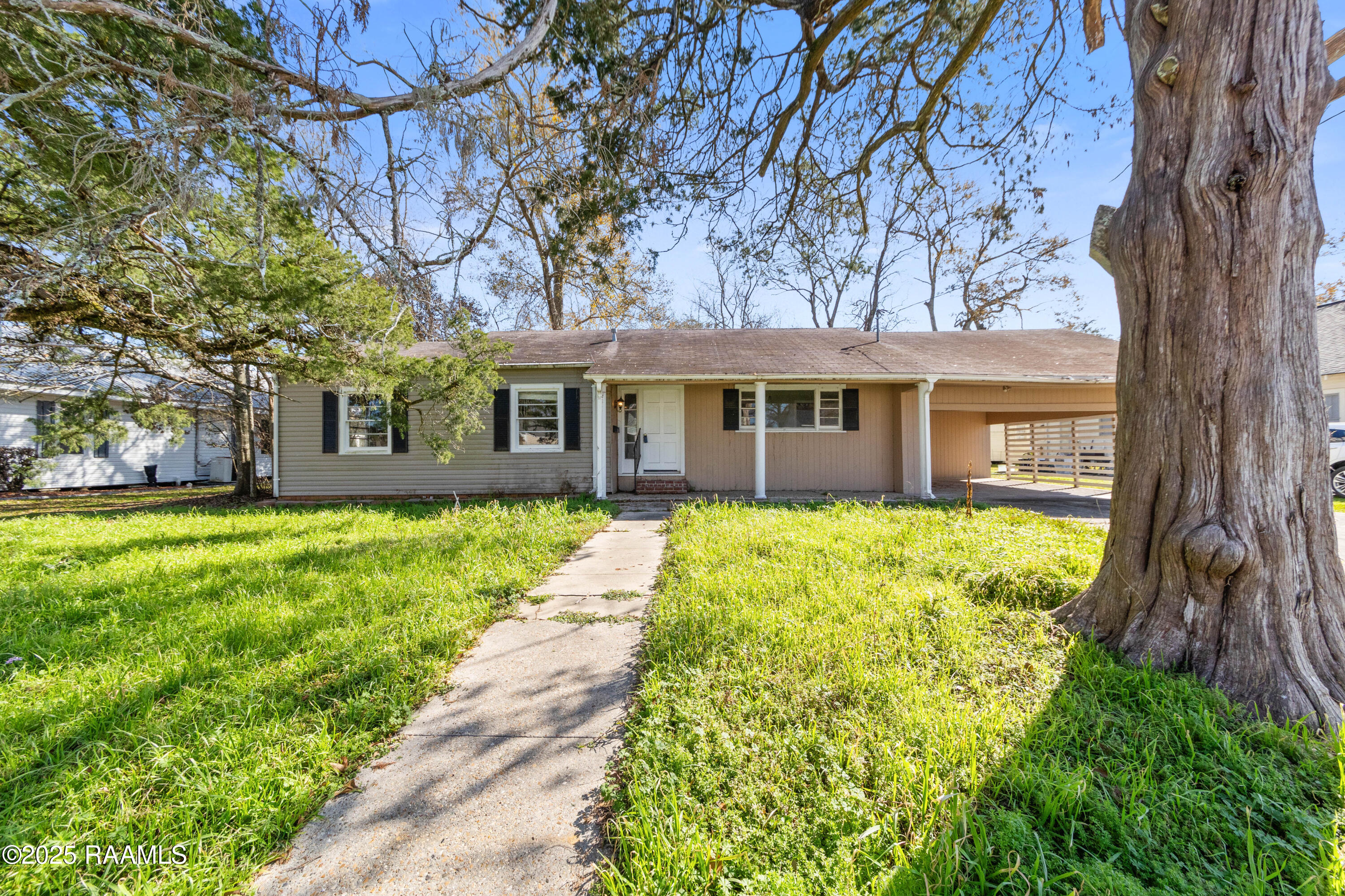 714 East 8th Street Crowley, LA 70526 - Photo 2 of 25 Front of Home