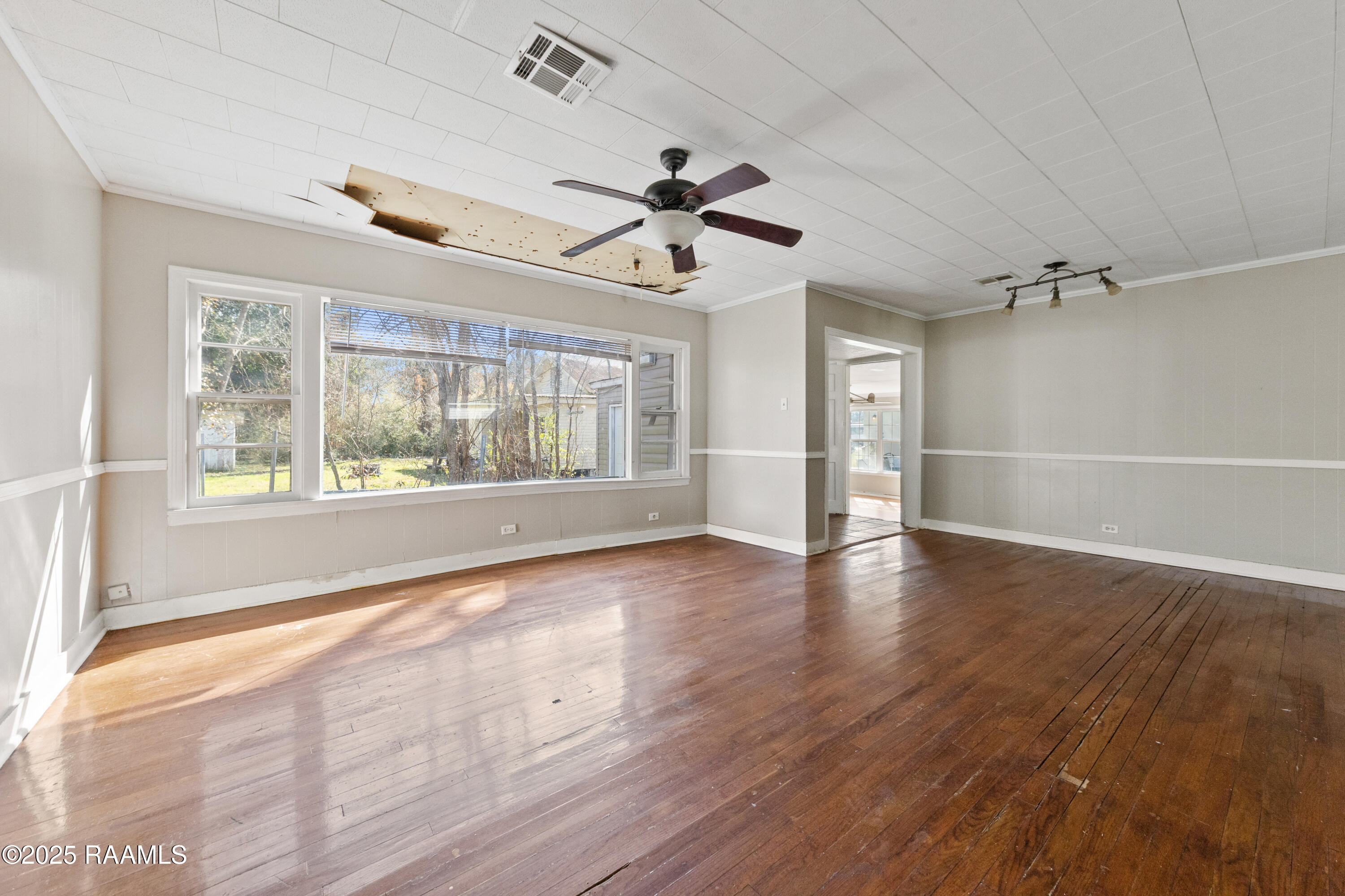 714 East 8th Street Crowley, LA 70526 - Photo 6 of 25 Living Room