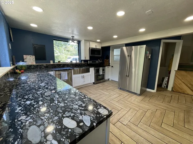 $334,900 | 53621 Weekly Creek Road, Myrtle Point, OR 97458