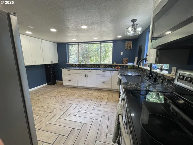 $334,900 | 53621 Weekly Creek Road, Myrtle Point, OR 97458