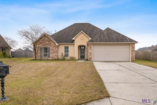$300,000 | 13440 Larch Court, Denham Springs, LA 70726