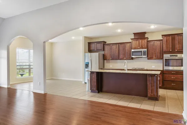 $300,000 | 13440 Larch Court, Denham Springs, LA 70726