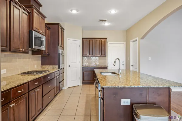 $300,000 | 13440 Larch Court, Denham Springs, LA 70726