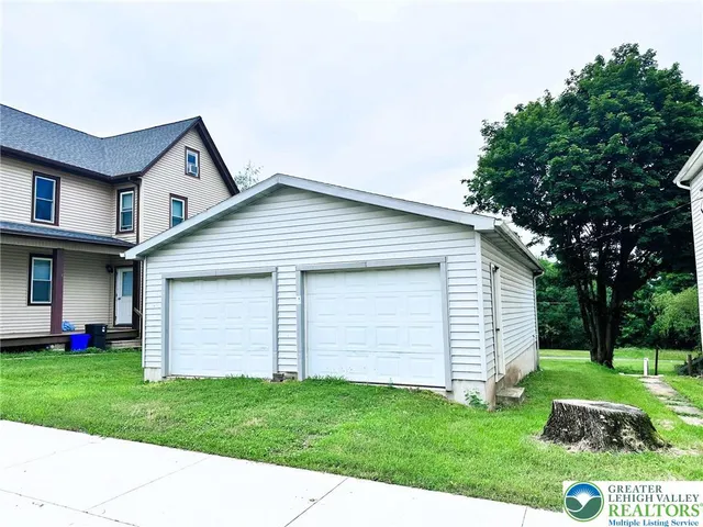 $100,000 | 422 White Street, Bowmanstown, PA 18071