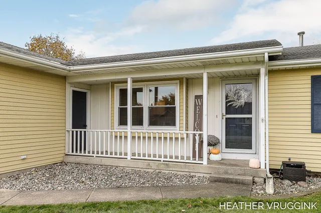 $360,000 | 2072 Oak Hollow Drive, Jenison, MI 49428