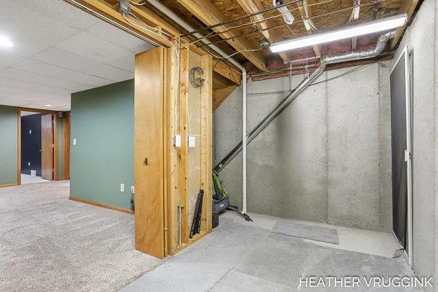 $360,000 | 2072 Oak Hollow Drive, Jenison, MI 49428