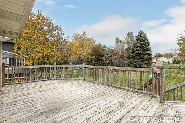 $360,000 | 2072 Oak Hollow Drive, Jenison, MI 49428