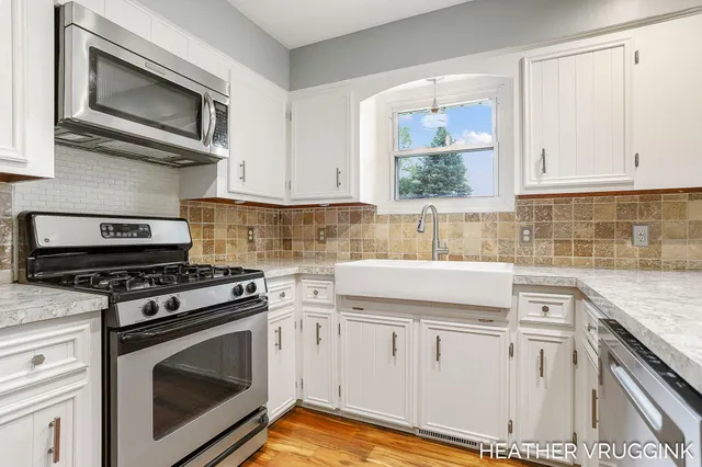 $360,000 | 2072 Oak Hollow Drive, Jenison, MI 49428