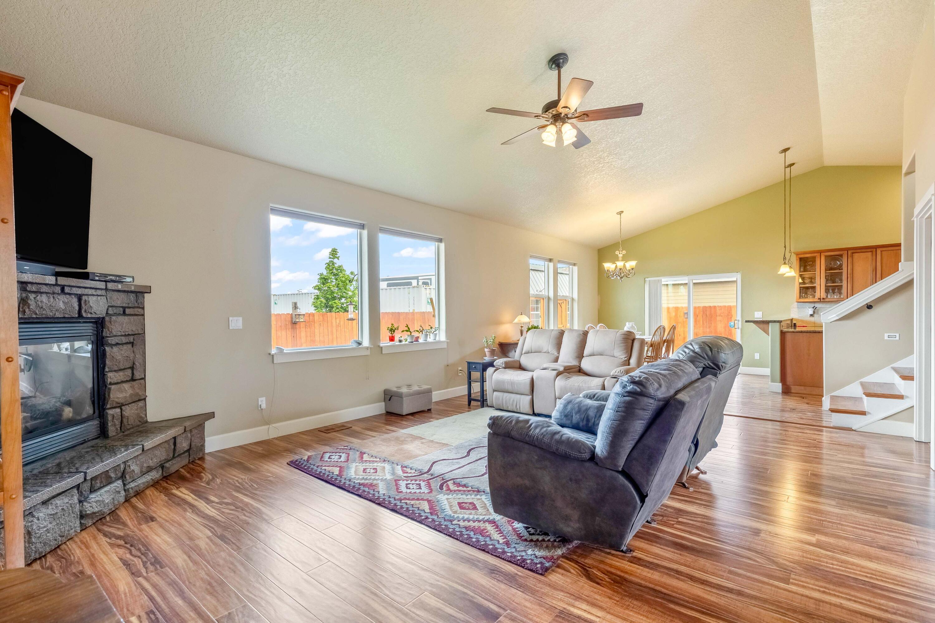 570 Mountain Ridge Drive Culver, OR 97734 - Photo 4 of 46