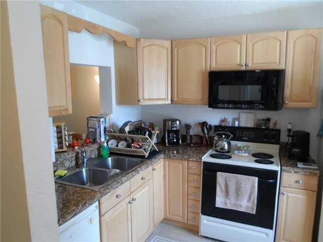 6585 Somerset Drive, Unit 103 Boca Raton, FL 33433 - Photo 5 of 9 KITCHEN