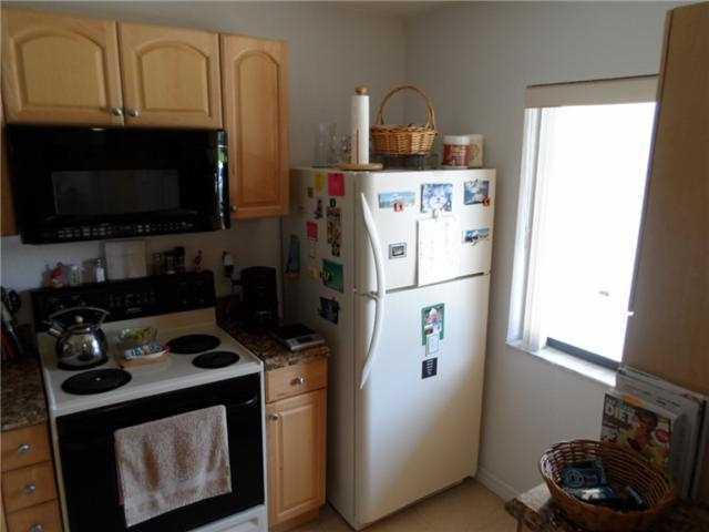6585 Somerset Drive, Unit 103 Boca Raton, FL 33433 - Photo 6 of 9 KITCHEN2