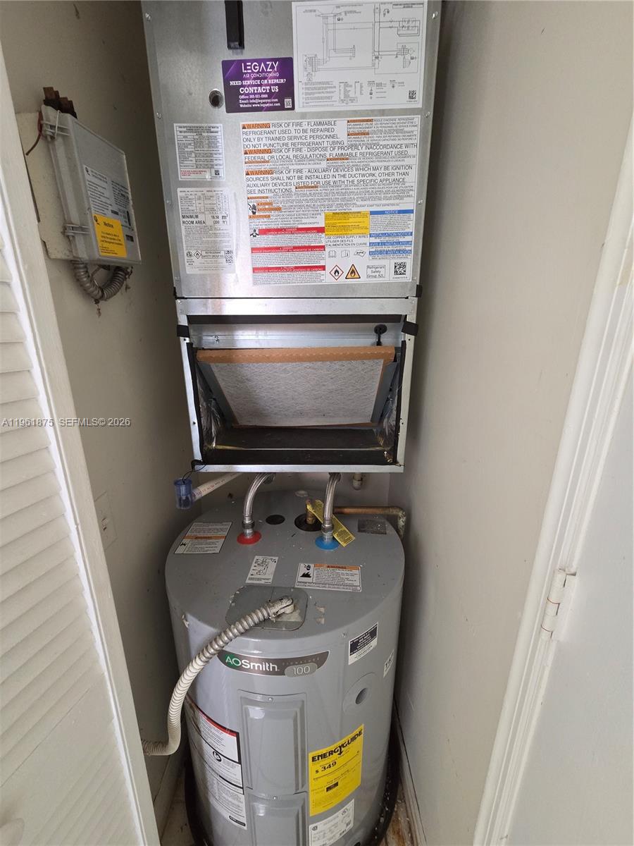 1251 Southeast 29th Street, Unit 10326 Homestead, FL 33035 - Photo 15 of 17 a utility room with dryer and washer
