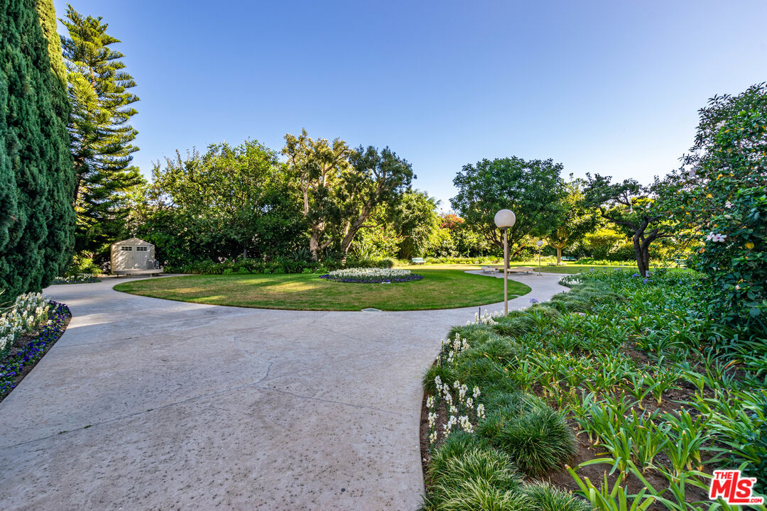 2160 Century Park East, Unit 1607 Los Angeles, CA 90067 - Photo 31 of 38 a view of a golf course with a park