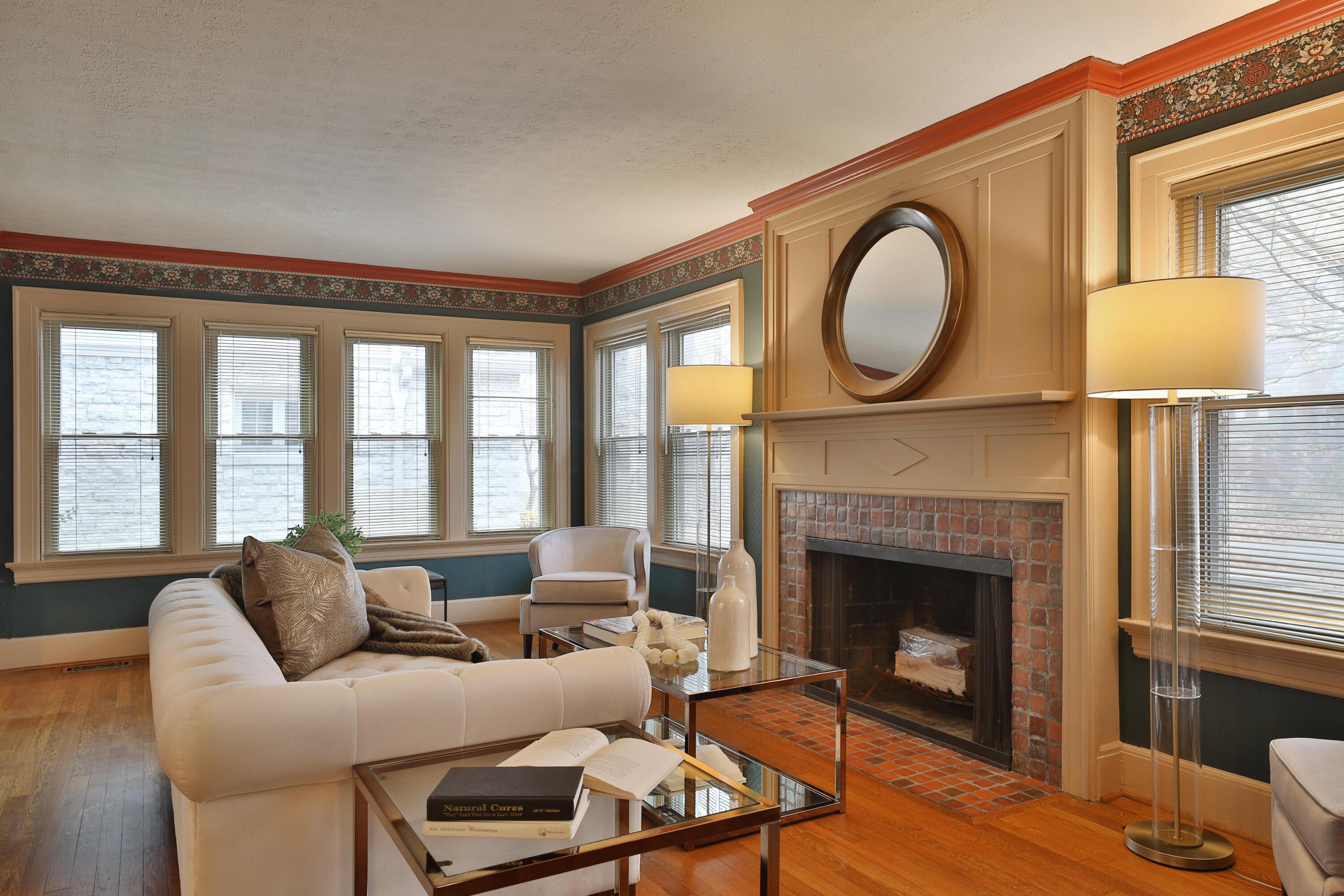 92 North Ardmore Road Bexley, OH 43209 - Photo 6 of 54 Living Room