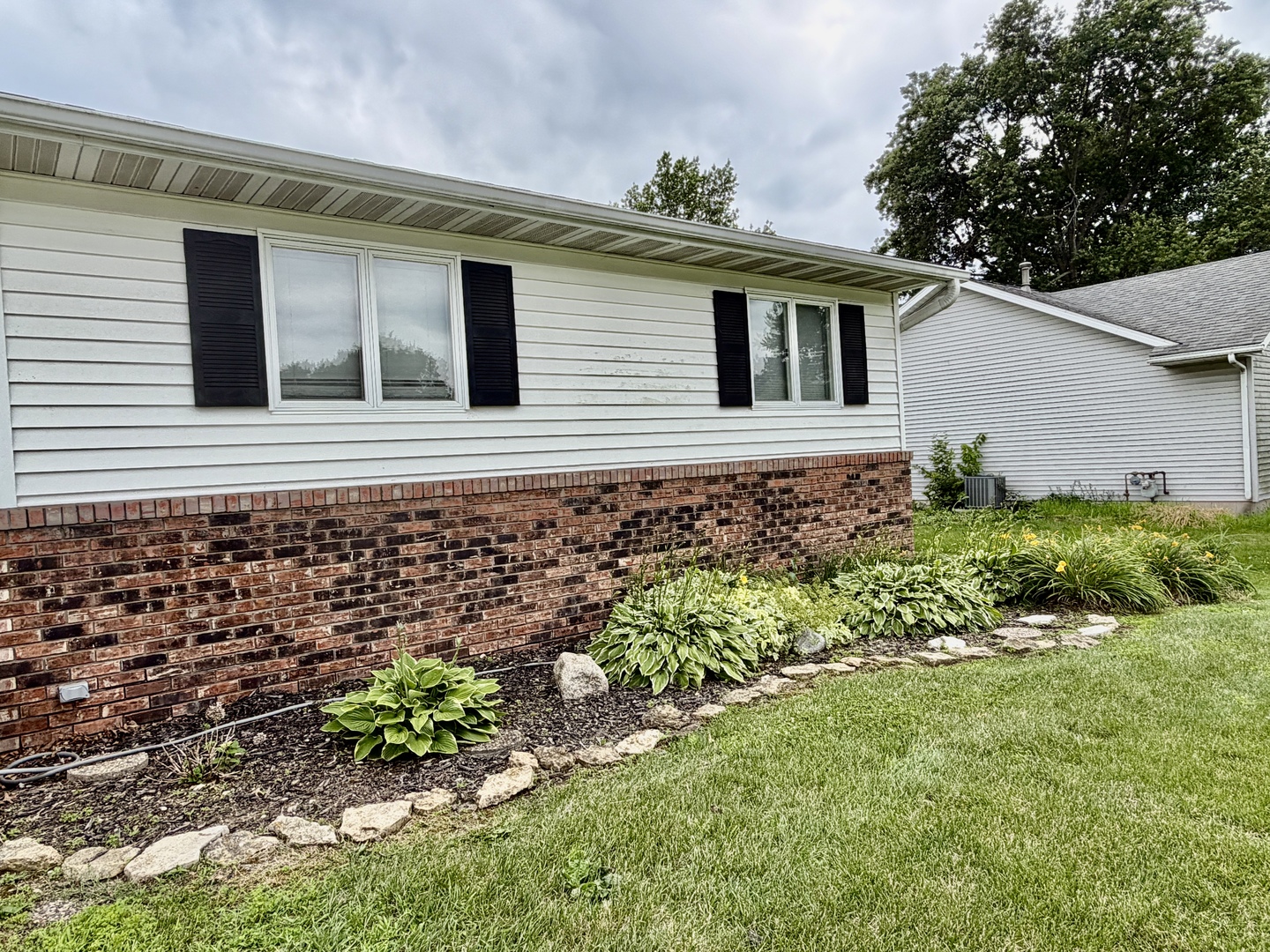 25445 Indian Ridge Road Sterling, IL 61081 - Photo 4 of 35