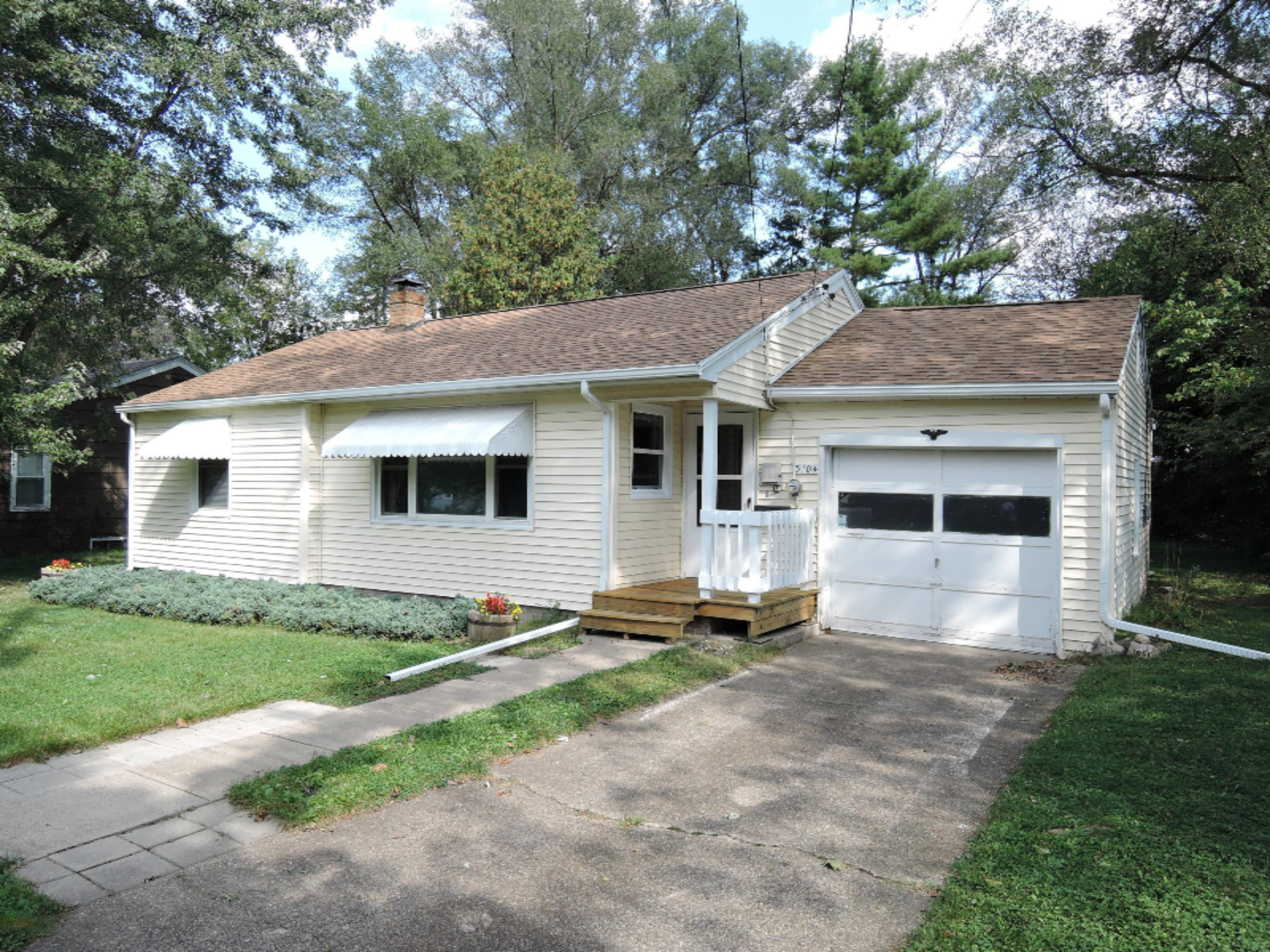 3104 Random Road Kalamazoo, MI 49004 - Photo 4 of 23 3104 Random Road