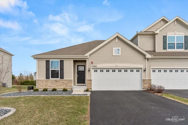 $375,000 | 1320 Hawk Hollow Drive, Yorkville, IL 60560