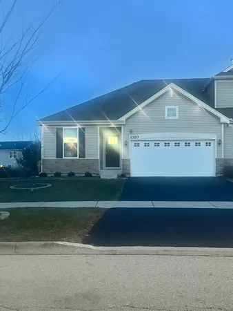 $369,900 | 1320 Hawk Hollow Drive, Yorkville, IL 60560