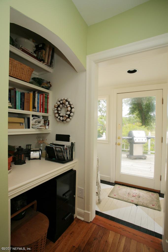 2419 Pineridge Road Jacksonville, FL 32207 - Photo 9 of 21 Hallway Desk