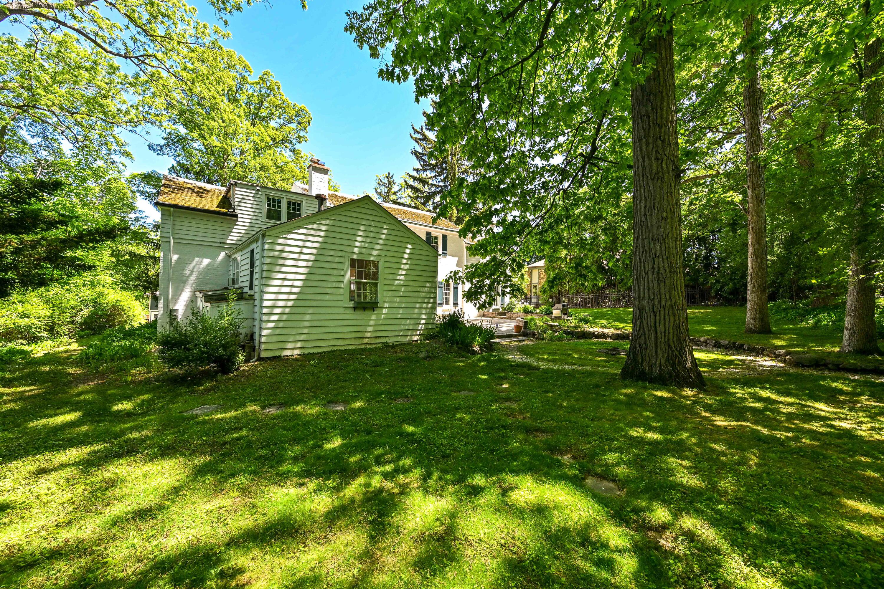 1065 Lower Ridgeway Elm Grove, WI 53122 - Photo 35 of 48 DZ1065E-10