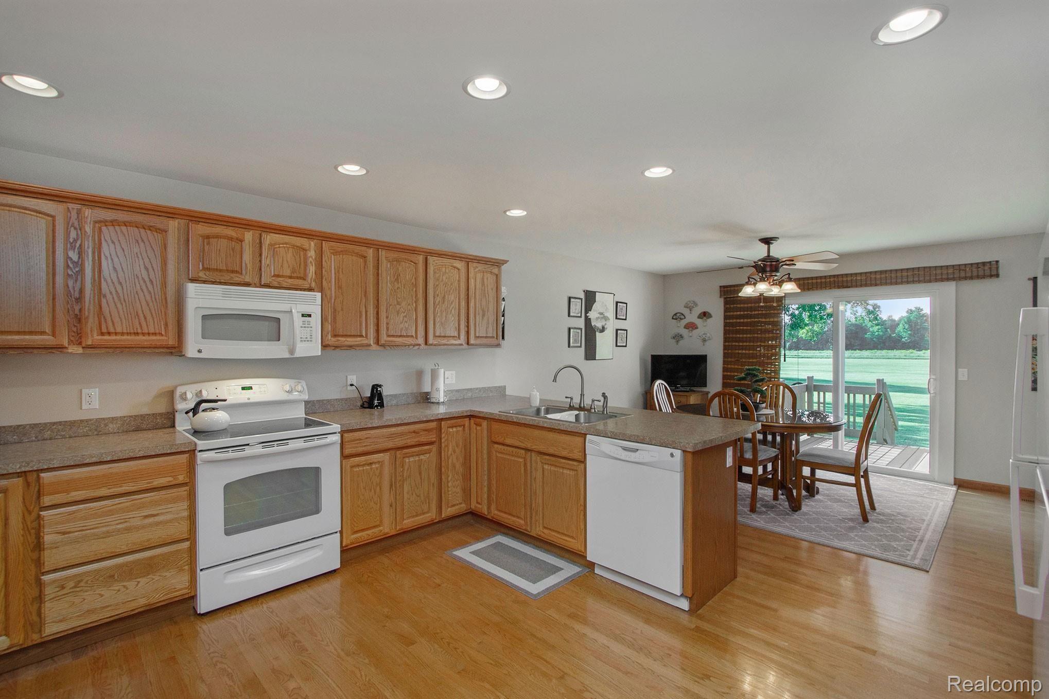 677 Mountview Road Lapeer, MI 48446 - Photo 3 of 42 BPG_0855.jpg