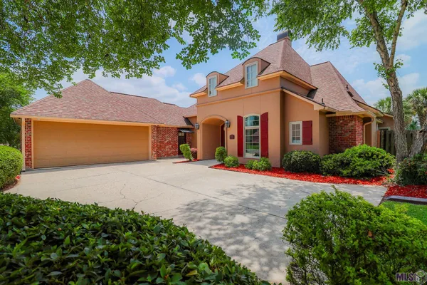 $495,000 | 18436 Lake Stream Drive, Greenwell Springs, LA 70739