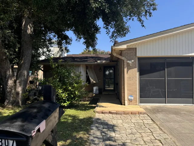 $305,000 | 807 Holbrook Circle, Fort Walton Beach, FL 32547