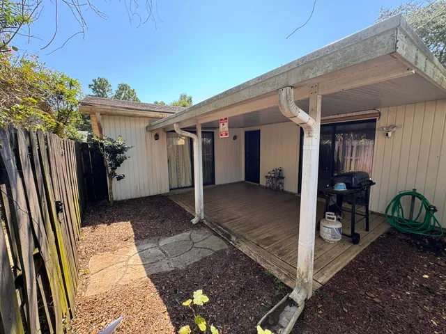 $305,000 | 807 Holbrook Circle, Fort Walton Beach, FL 32547