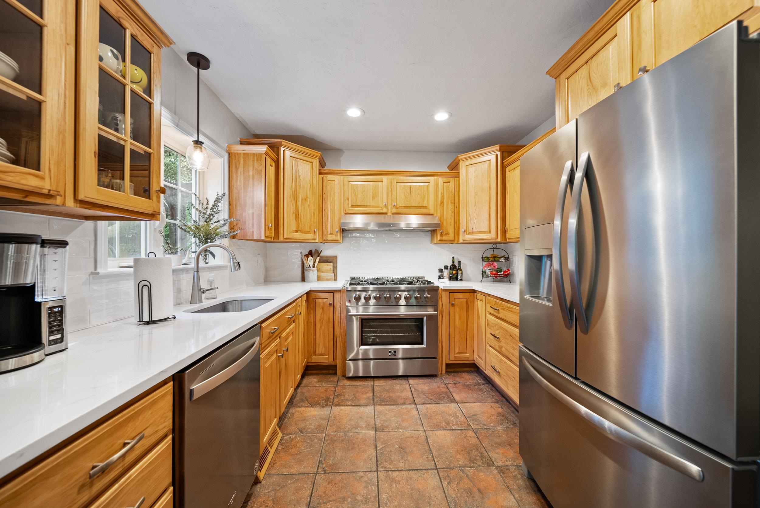 6 Fletcher Road Windham, NH 03087 - Photo 4 of 52