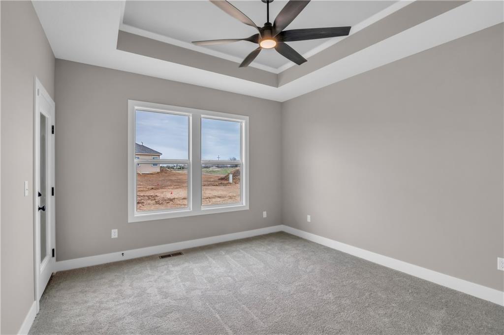 19326 South Skyview Lane Spring Hill, KS 66083 - Photo 15 of 38