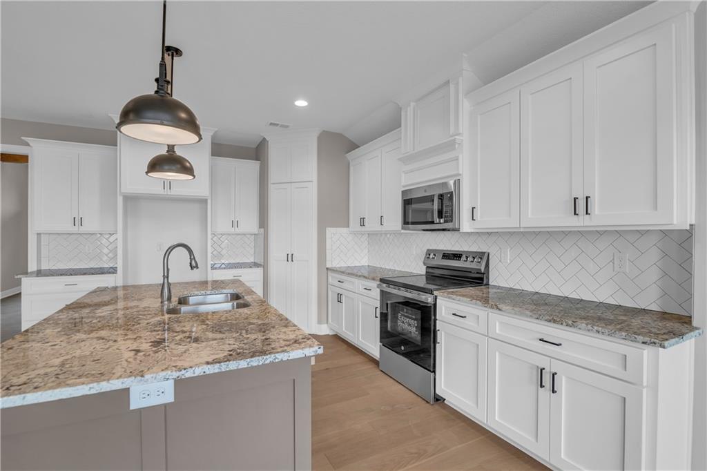 19326 South Skyview Lane Spring Hill, KS 66083 - Photo 10 of 38