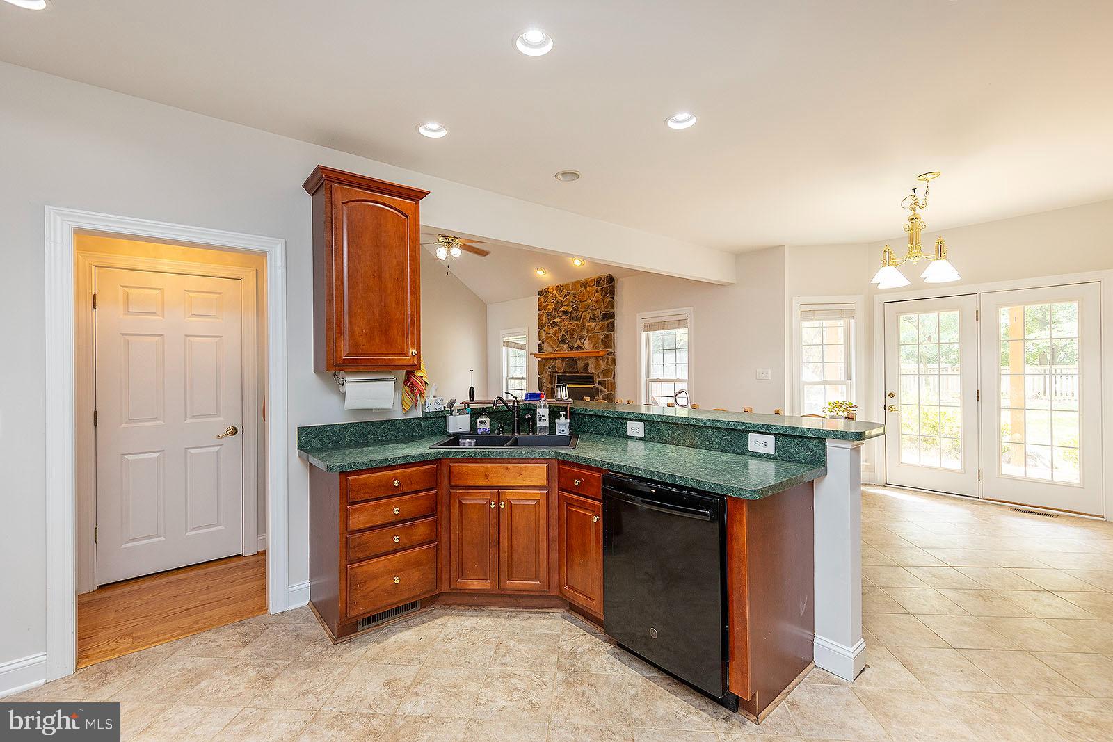138 Travis Court Winchester, VA 22602 - Photo 8 of 46