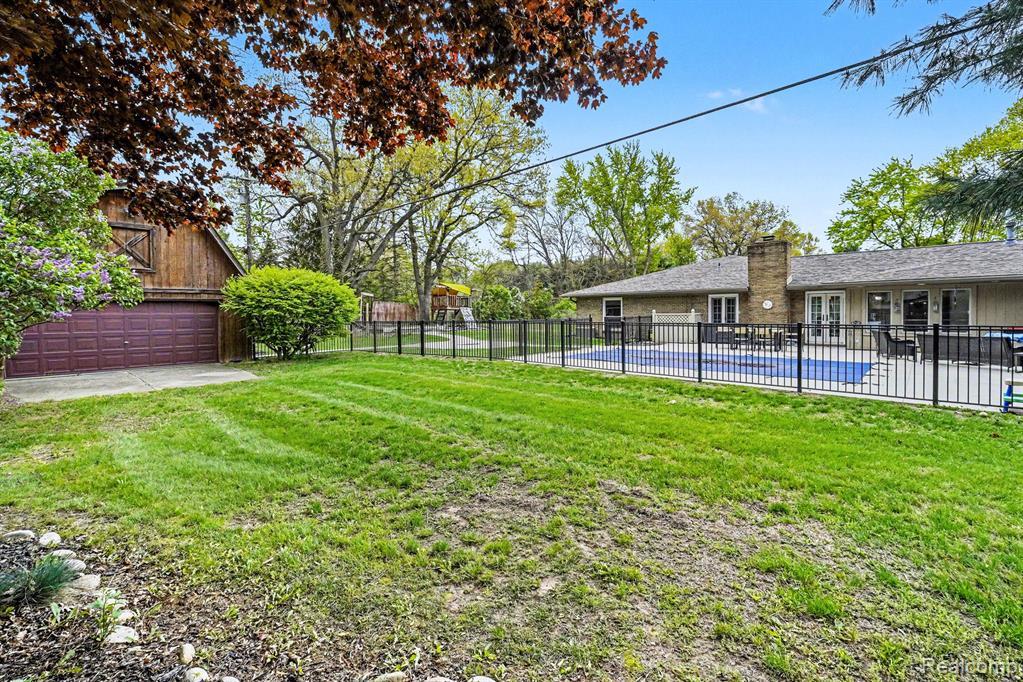 9511 Longmeadow Street Fenton, MI 48430 - Photo 17 of 19