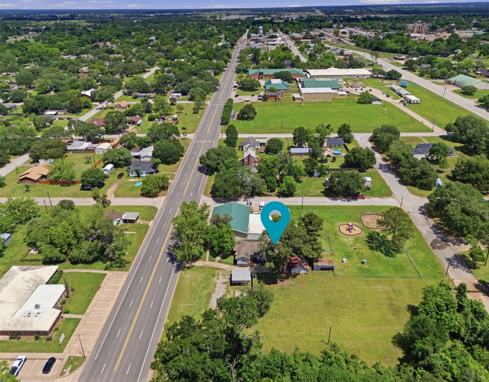 1726 13th Street Hempstead, TX 77445 - Photo 32 of 40 a view of a city