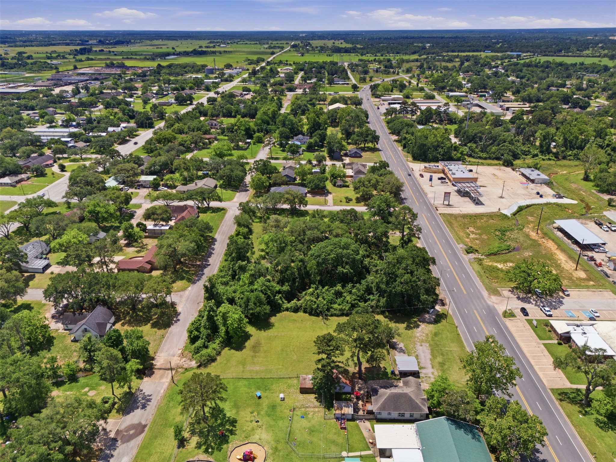 1726 13th Street Hempstead, TX 77445 - Photo 37 of 40 a view of a city