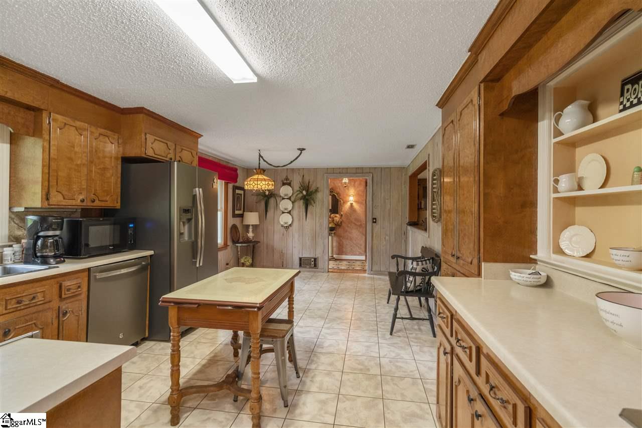 253 McCall Road Simpsonville, SC 29680 - Photo 7 of 36 Gallery Image 7