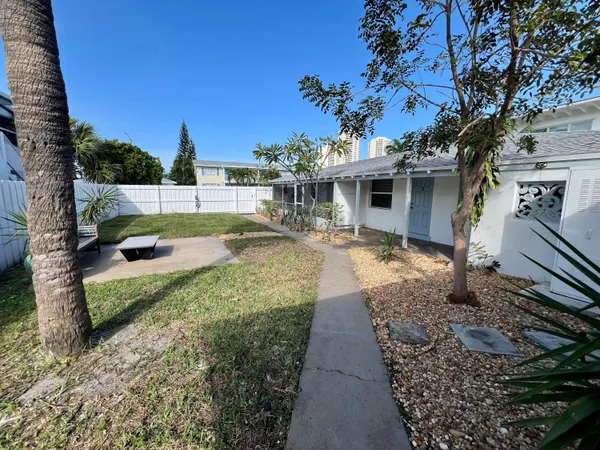 $2,100 | 1235 Beach Road, Unit 3, Palm Beach Shores, FL 33404