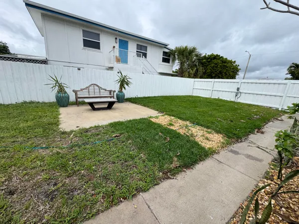 $2,100 | 1235 Beach Road, Unit 3, Palm Beach Shores, FL 33404