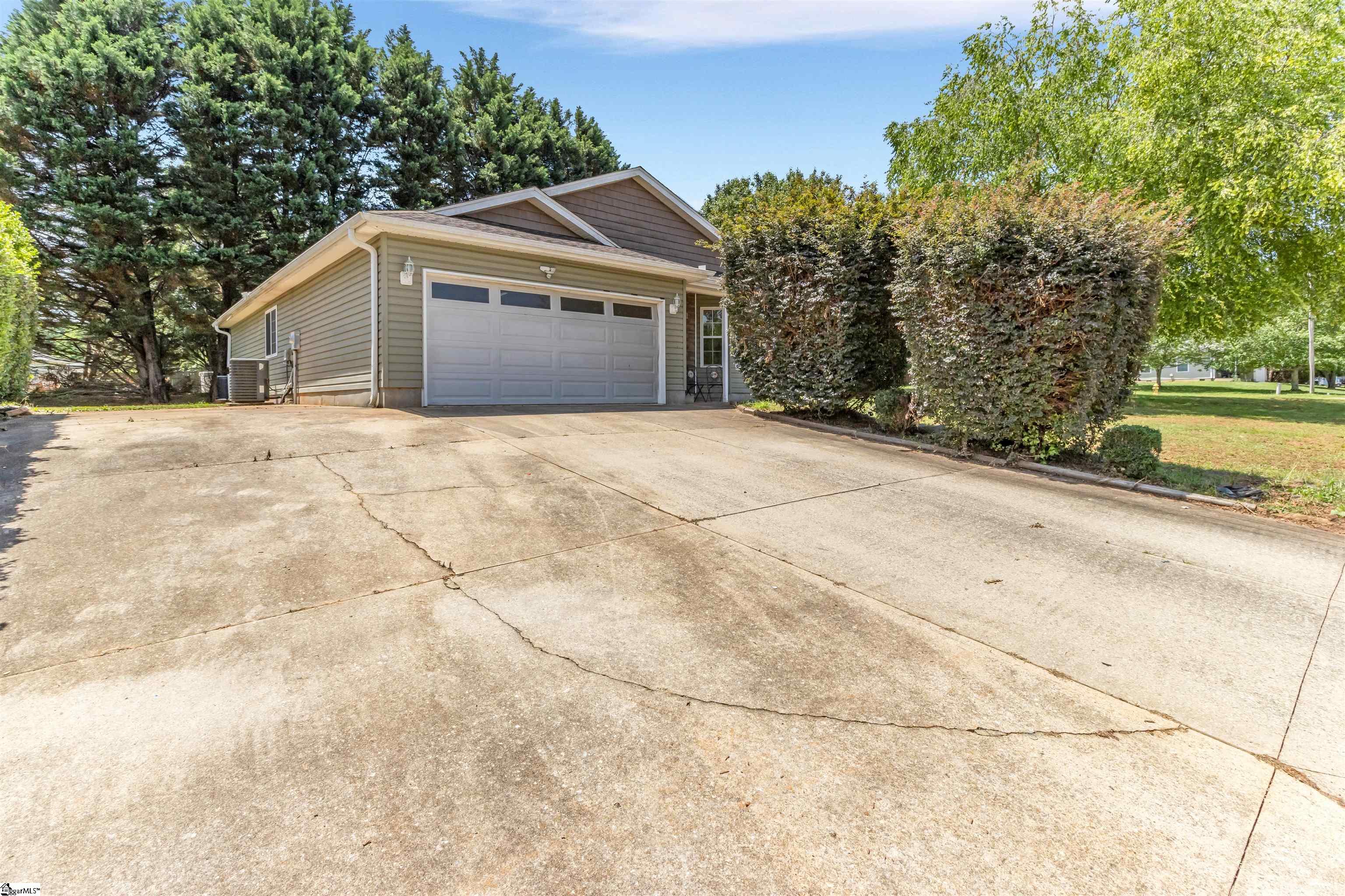 400 Panther Court Greer, SC 29651 - Photo 2 of 34