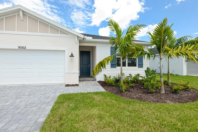 a view of a room with a entertaining space