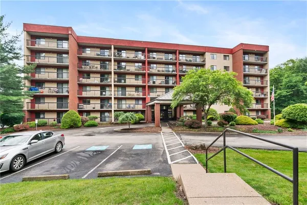 $74,900 | 1987 Centurion Drive, Unit 607, Pittsburgh, PA 15221