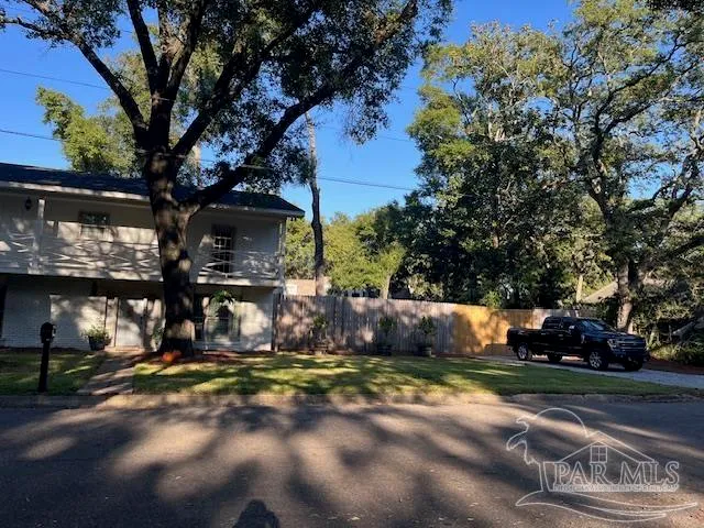 a view of entryway with a front door