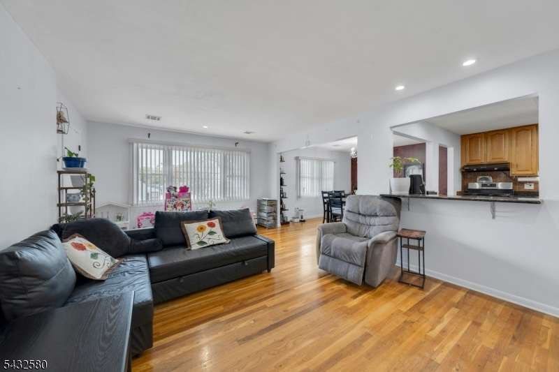 2657 Spruce Street Union, NJ 07083 - Photo 4 of 44