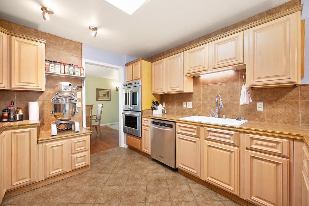 12156 Scott Grant Road Marysville, CA 95901 - Photo 6 of 77 a kitchen with cabinets and window