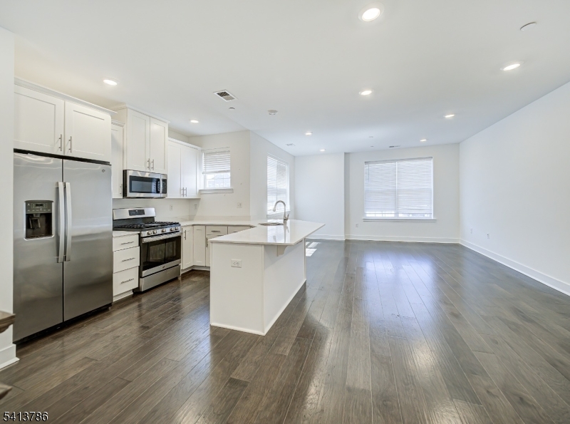 67 Veterans Way Morris Plains, NJ 07950 - Photo 5 of 33