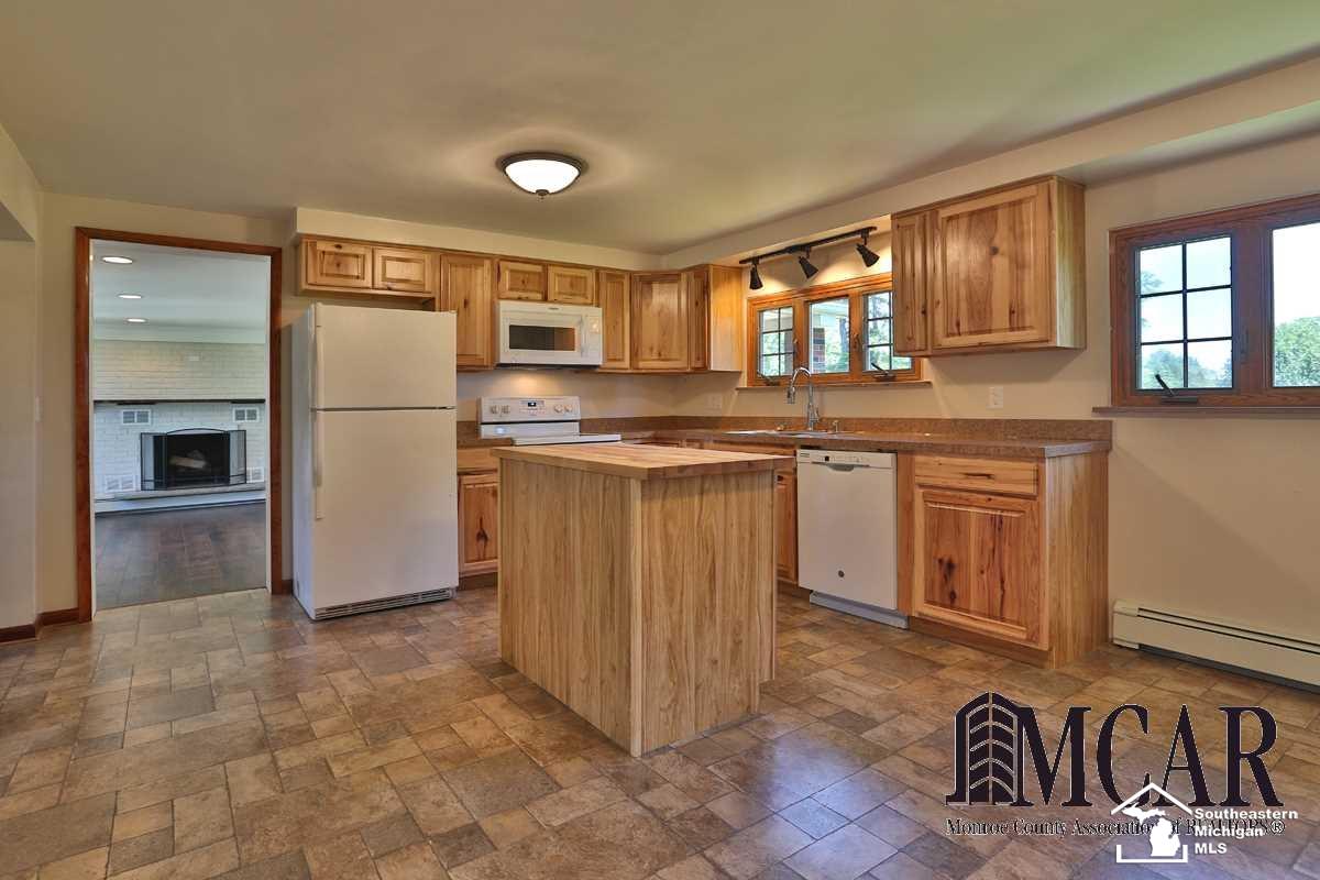 13240 Carleton West Road Carleton, MI 48117 - Photo 10 of 19 21459457-9.JPG