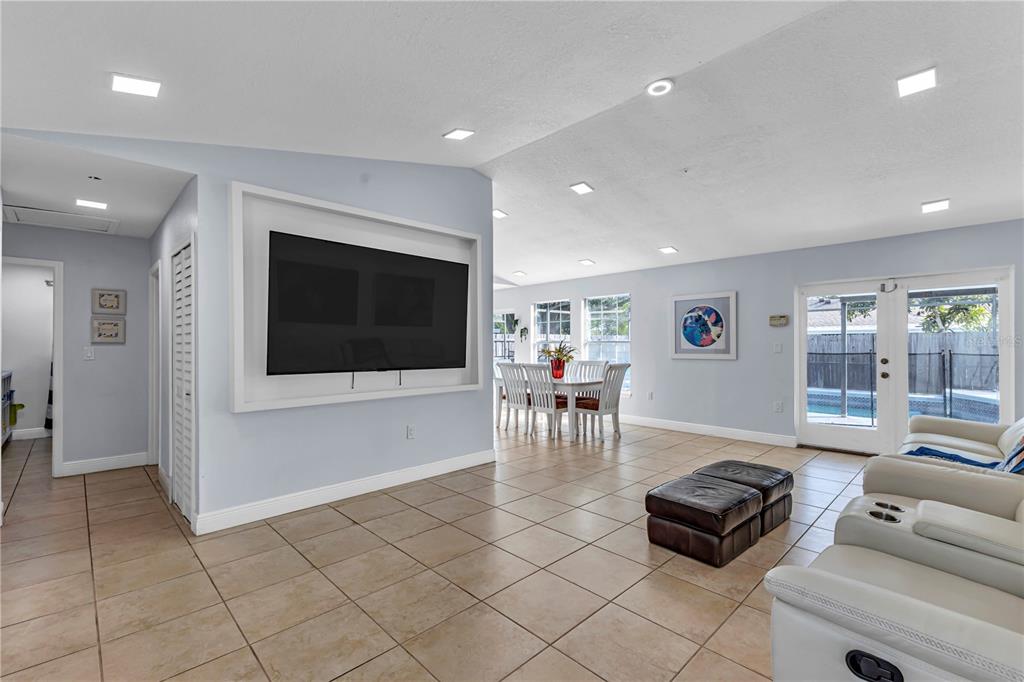 4901 Reginald Road Orlando, FL 32829 - Photo 5 of 29