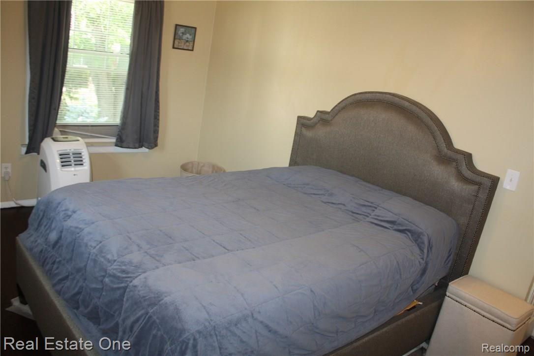 761 West Maple Road, Unit 54 Clawson, MI 48017 - Photo 6 of 17 Master Bedroom Main.jpg